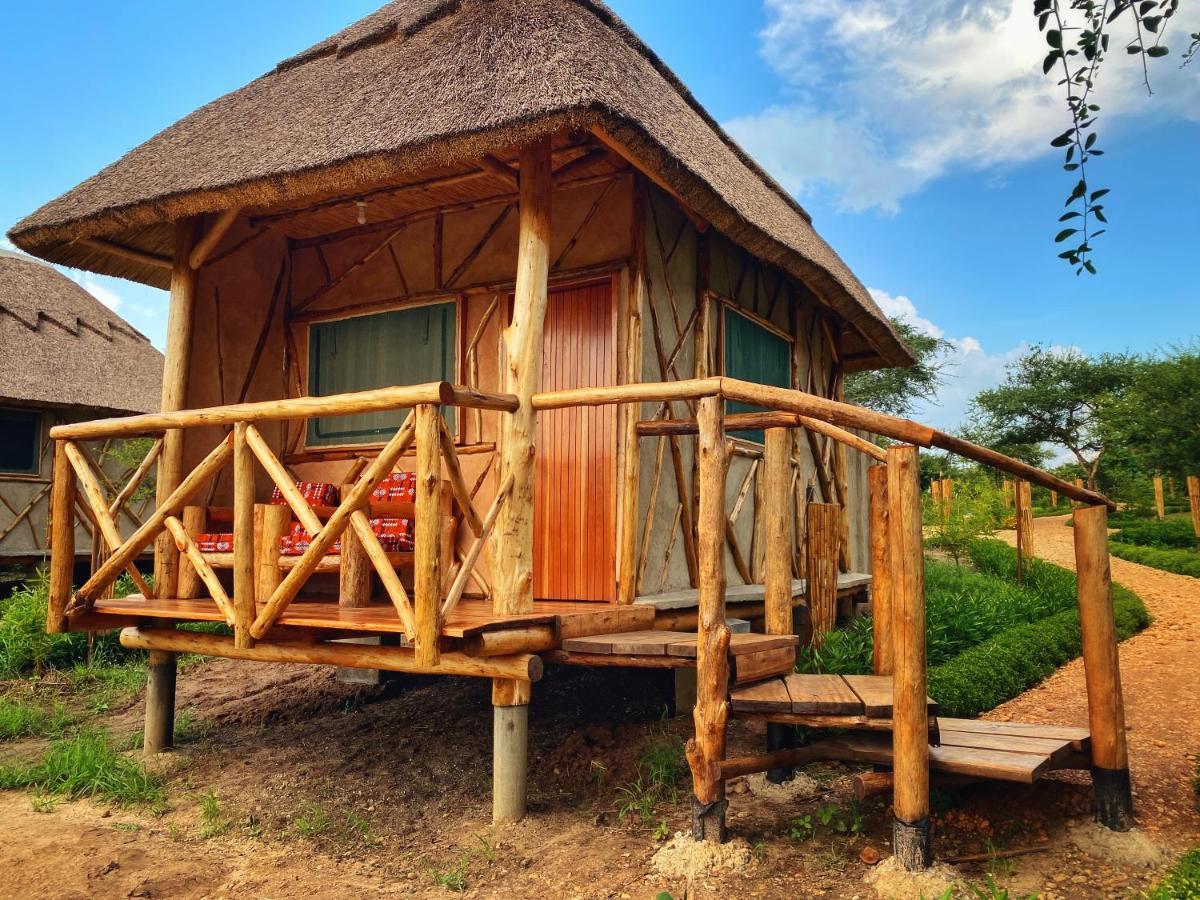 Murchison Falls Bamboo Village Paraa Exterior photo