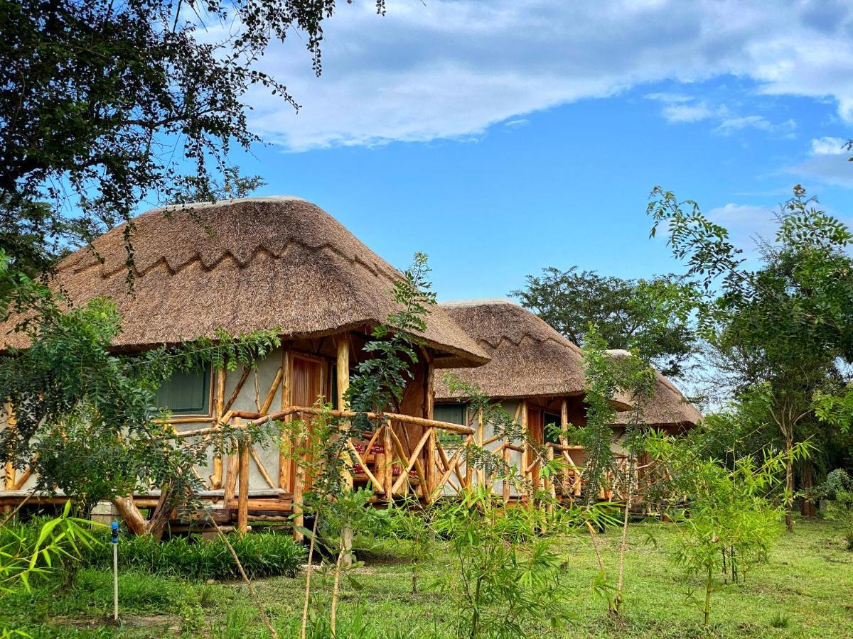 Murchison Falls Bamboo Village Paraa Exterior photo