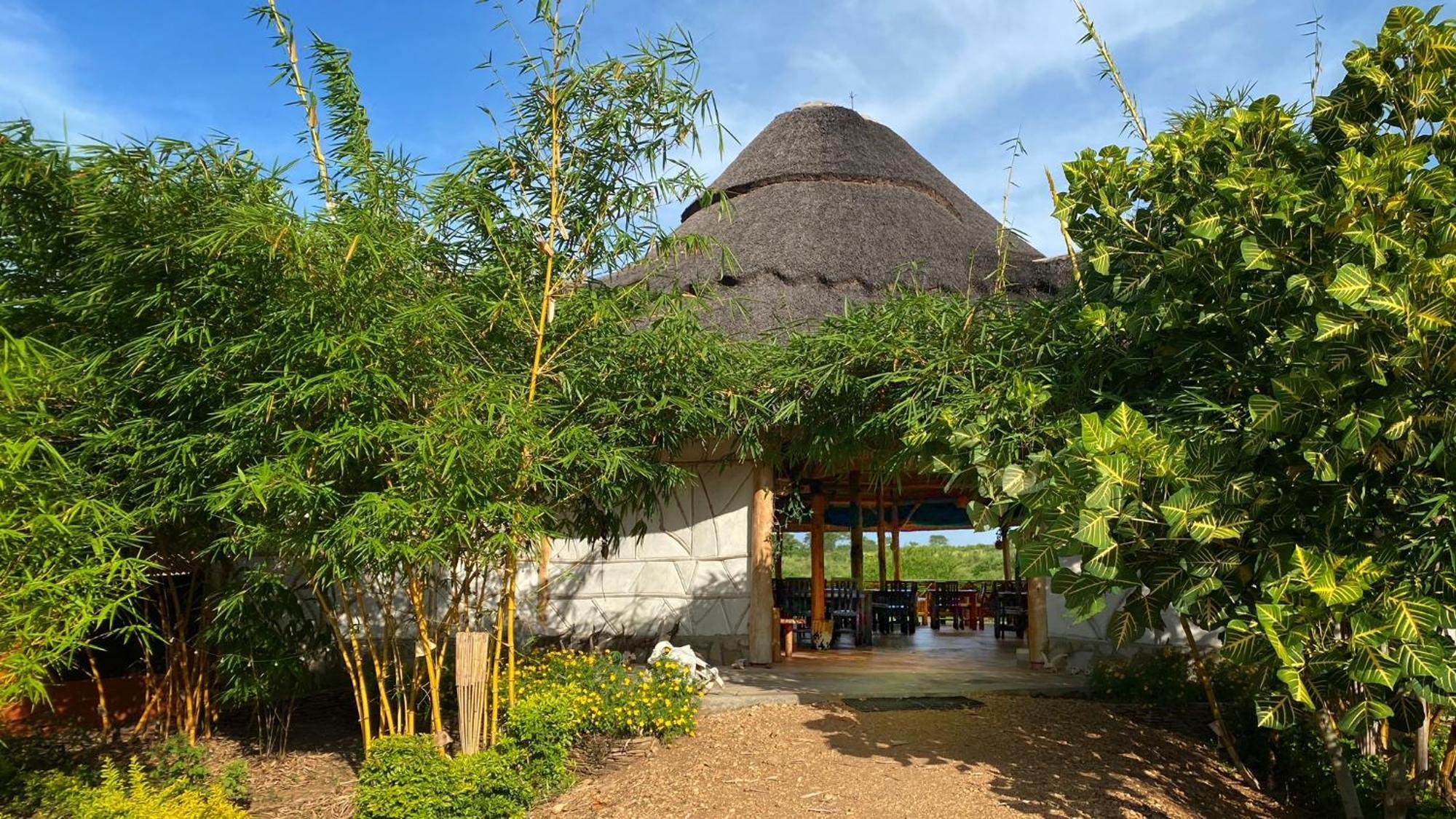 Murchison Falls Bamboo Village Paraa Exterior photo