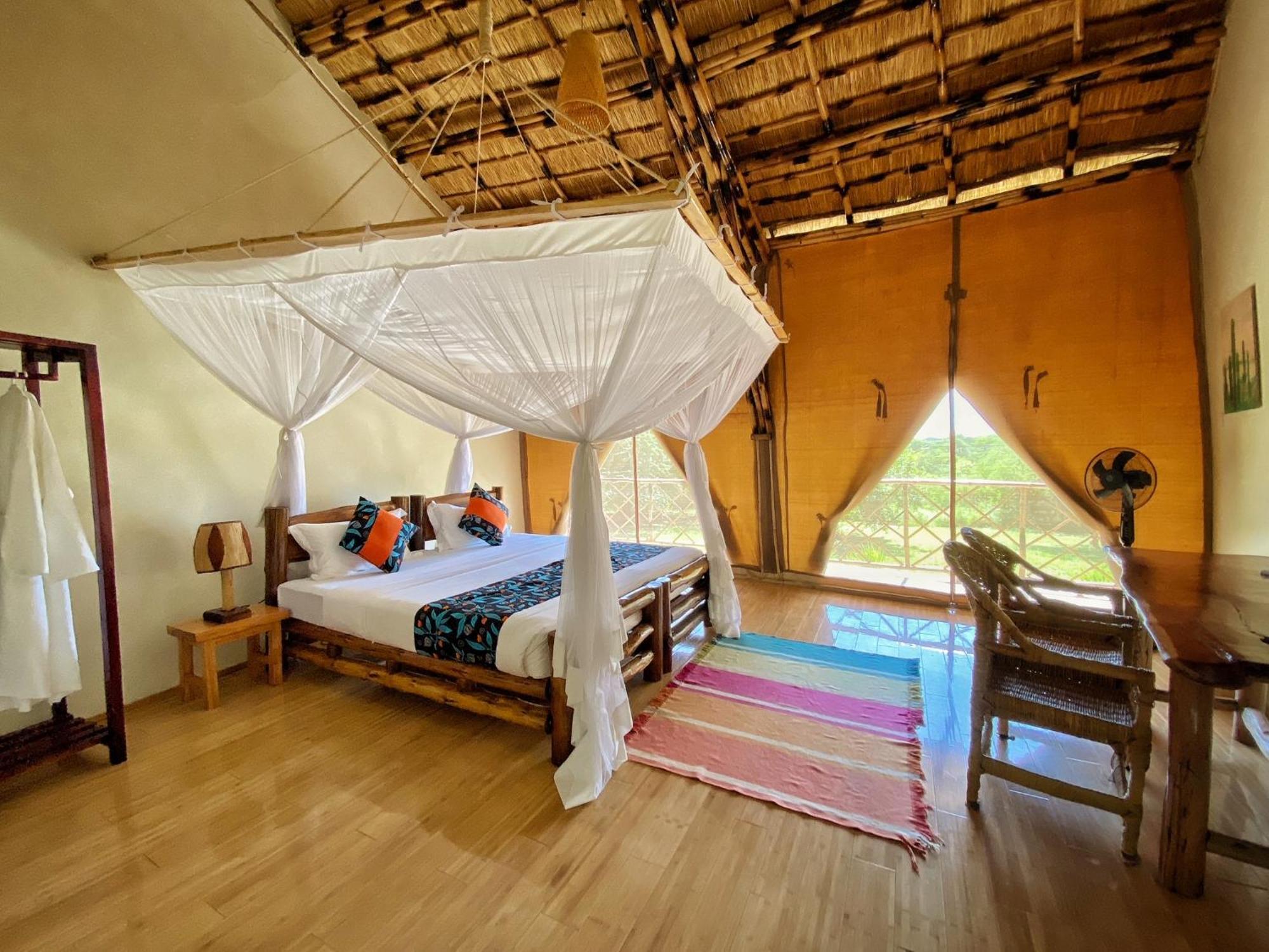 Murchison Falls Bamboo Village Paraa Exterior photo