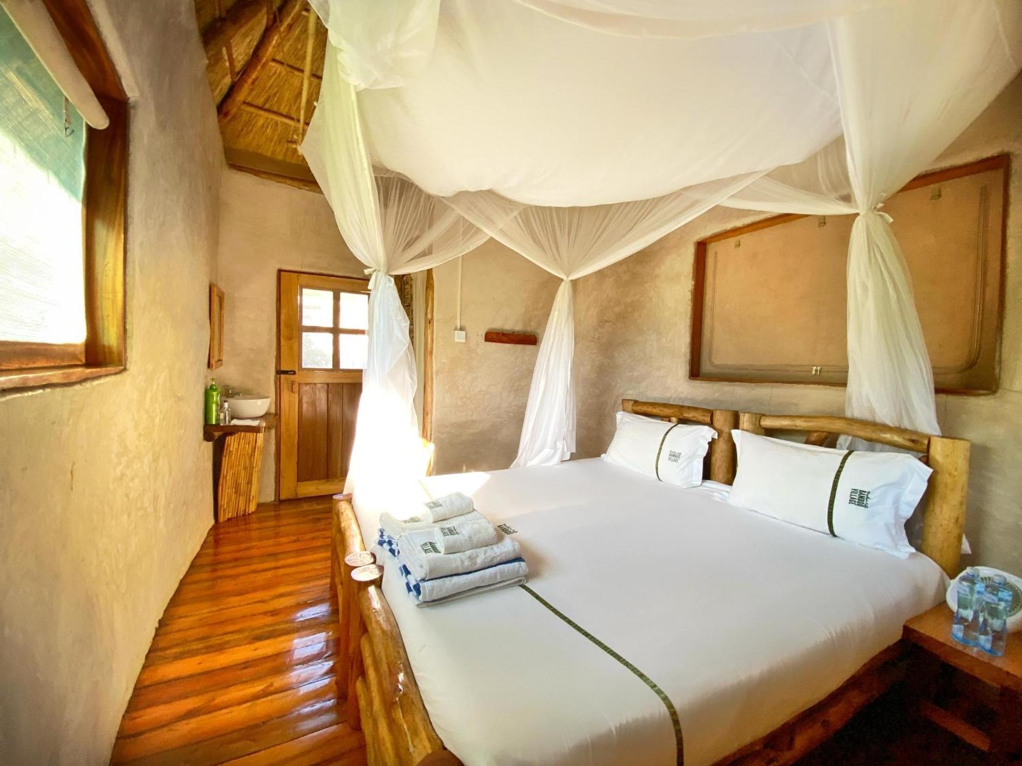 Murchison Falls Bamboo Village Paraa Exterior photo